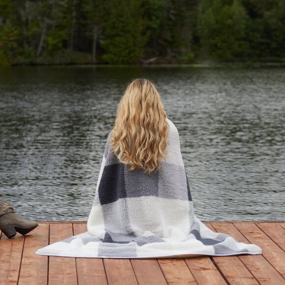 Luxe Home Decor Classic Faux Fur Throw | 1-Piece | Aztec Grey Print | 50"x60" - Picture 7 of 9